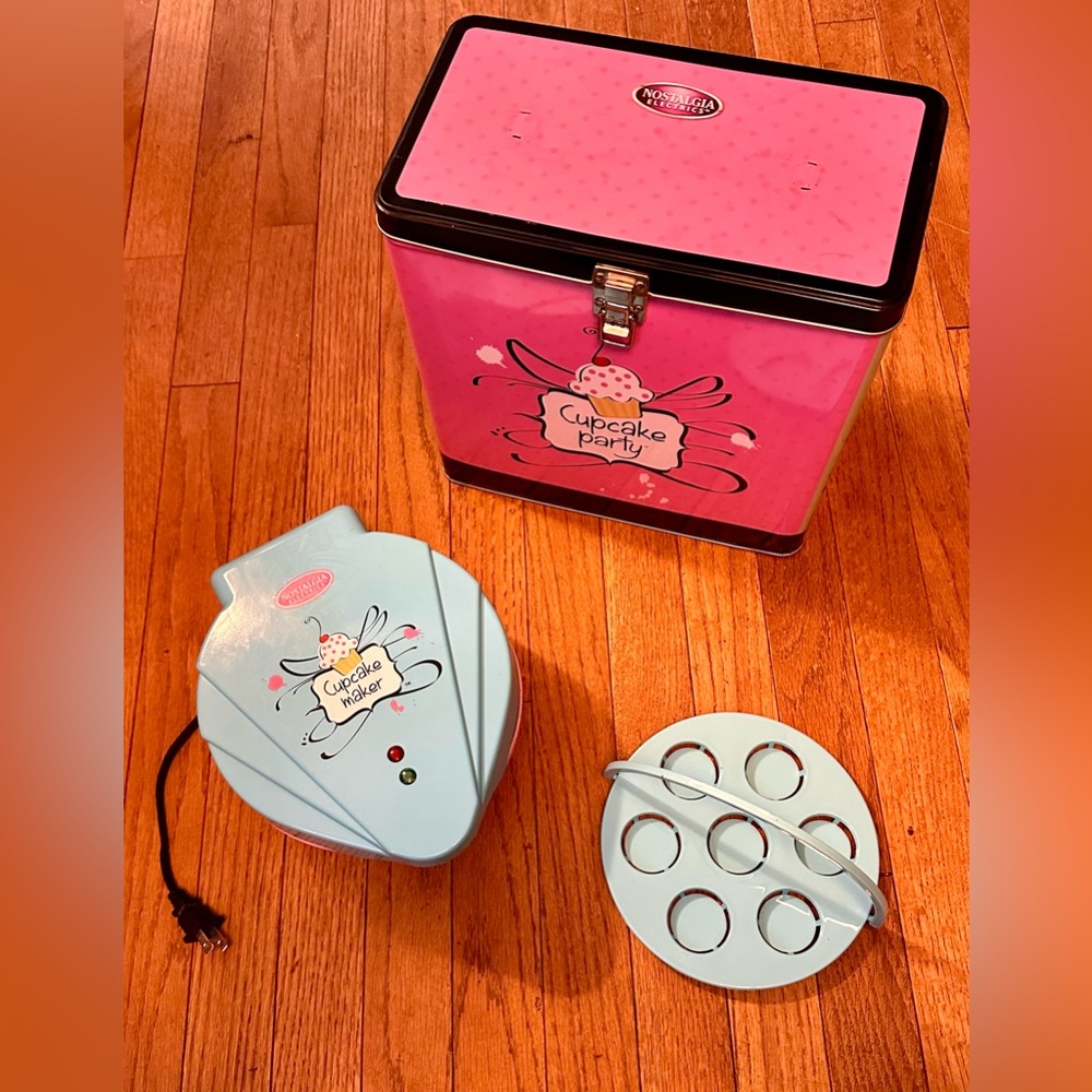 Nostalgia Pink and Blue Cupcake Party Set